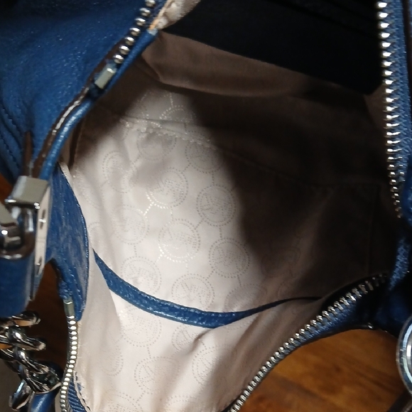 MICHAEL KORS Navy Crossbody Bag with Silver Chain Strap - Picture 6 of 6